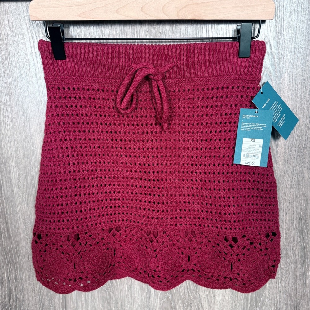 Universal Thread Crochet Mini Skirt Women XS Burgundy Boho Scalloped Hem NWT